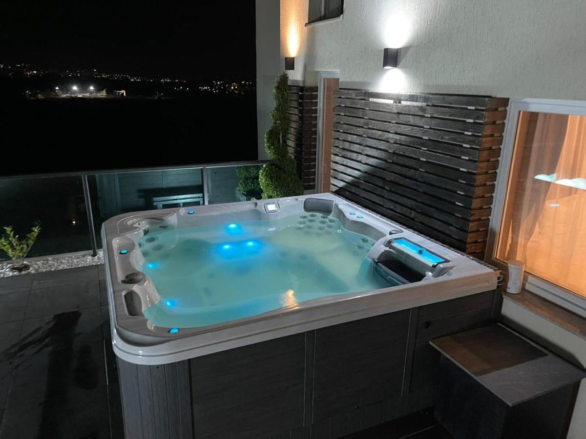 クルージュ＝ナポカGavas Jacuzzi & Panoramic Viewアパートメント エクステリア 写真
